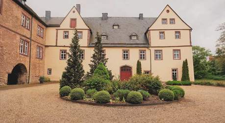 Das Schloss Wallhausen bietet mit verschiedenen Sälen und den beiden Schlosshöfen einen wunderbaren Rahmen für Hochzeiten, Firmenanlässe und private Feiern. Unser Team erteilt Ihnen gerne weitere Auskünfte.