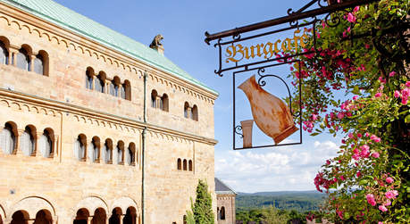 Burgcafé Gadem vis á vis des mittelalterlichen Palas