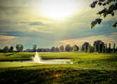 Golfplatz bei Sonnenuntergang